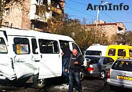 Сразу семь машин столкнулись на улице Алабяна в Ереване, имеются тяжело раненные
