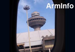 Сотрудники авиакомпании "Армавиа" устроили акцию протеста у резиденции президента Армении