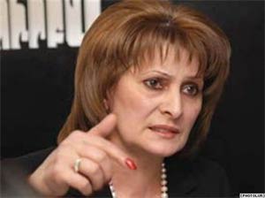 Армянские женщины-политики в новогодней суете