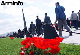 Francois Hollande visits Tsitsernakaberd Memorial Complex dedicated to Armenian Genocide victims   
