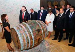 The Prime Minister of Georgia was presented the 40-Year Old Armenian Brandy