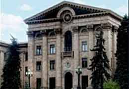 Оппозиционный депутат: Вместо реформы Конституции в парламенте нужно обсуждать вопрос об  импичменте президенту Армении