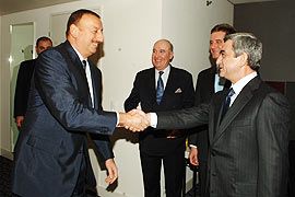 Президенты Армении и Азербайджана дали согласие на встречу в ноябре 2013 года