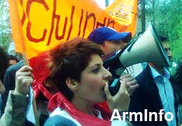 Партия <Наследие> провела акцию протеста напротив здания Генеральной прокуратуры Армении