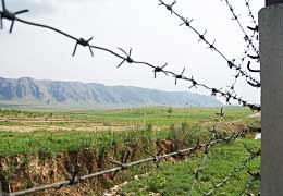 Азербайджан продолжает обстреливать села Армении