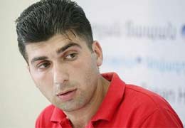 Armenian opposition "Heritage" party member declares hunger strike outside OSCE office 