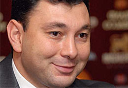 Parliament Vice-Speaker Harshly Criticizing Levon Ter-Petrosyan