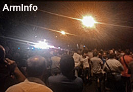 Сидячий пикет на Баграмяна продолжается: Полиция предпринимает меры, чтобы сгладить ситуацию